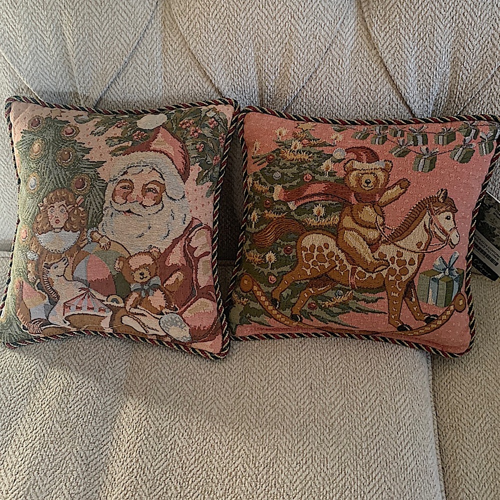 Corona Decor French-Woven Christmas Holiday Decorative Pillows, set of 2